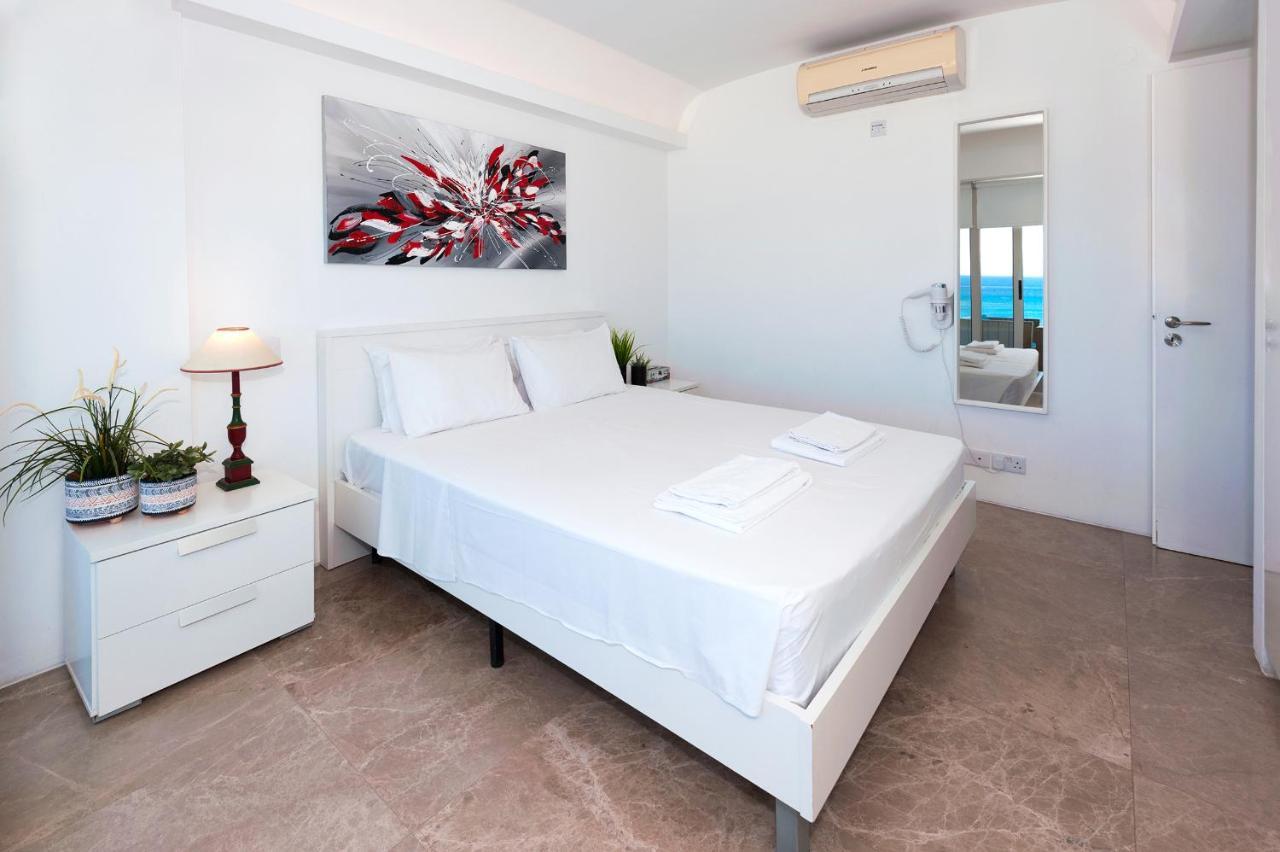 Apartment Marina - Beachfront Protaras Extérieur photo